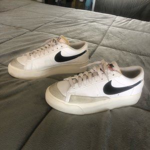 Nike Women's Blazer Low Platform Shoes Sneakers White/Black DJ0292-101 7